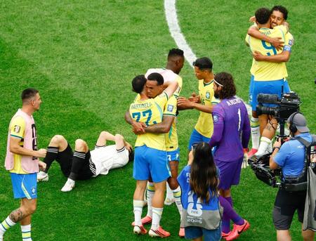 日本に勝利し喜ぶブラジルの選手たち＝ヒューストン（共同）