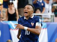 フランス－スウェーデン　後半、チーム３点目のゴールを決め喜ぶフランスのエムバペ＝ニューヨーク（共同）