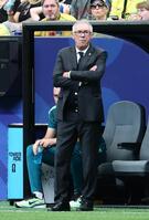 前半、試合を見つめるブラジルのアンチェロッティ監督