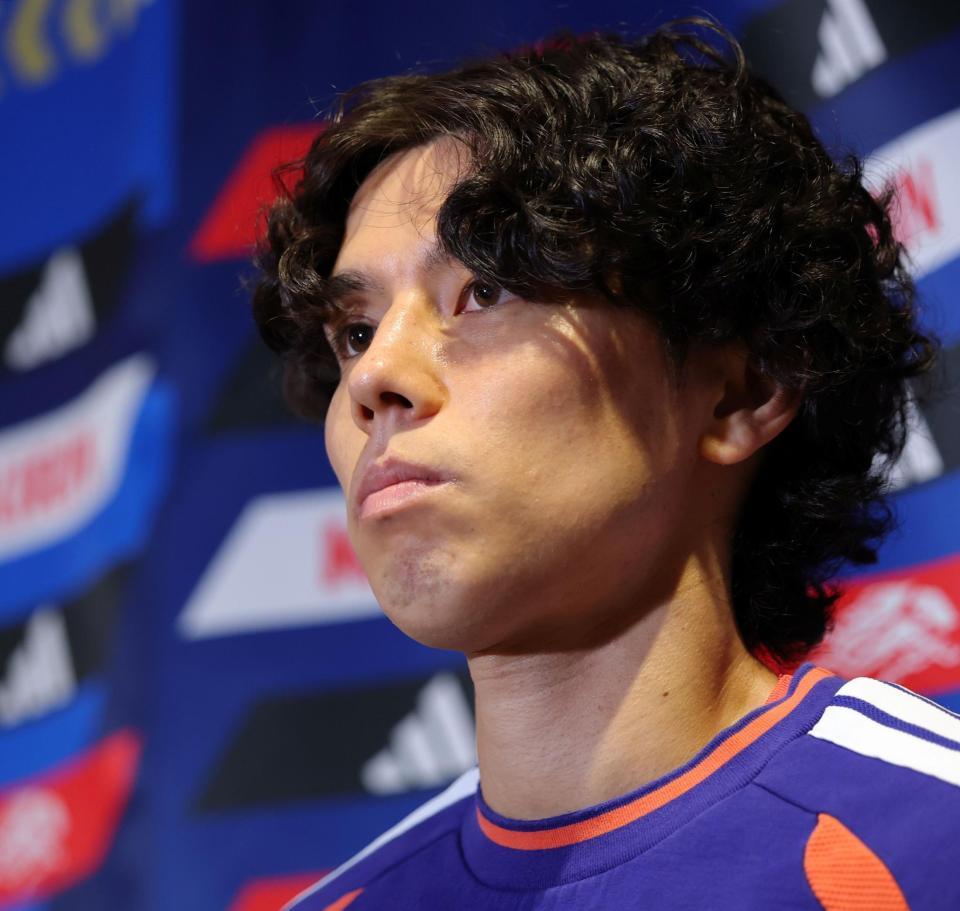 取材を受ける田中碧