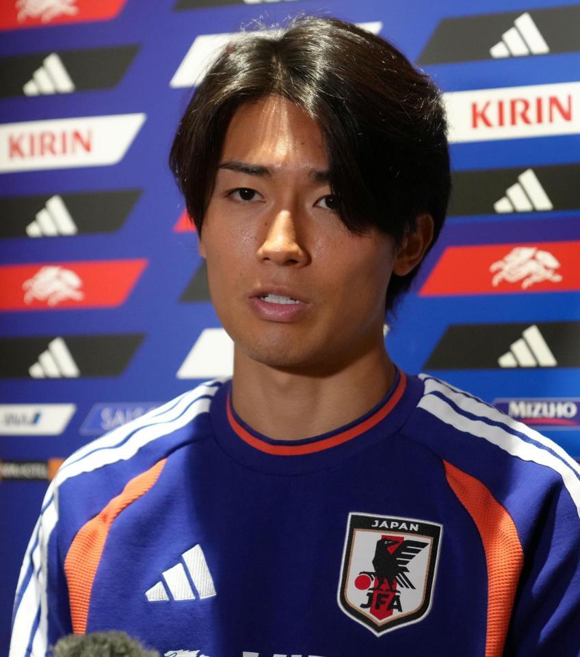 取材を受ける日本代表・中村敬斗
