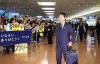 サッカーＷ杯カラ帰国した日本代表・森保一監督＝羽田空港（撮影・西岡正）