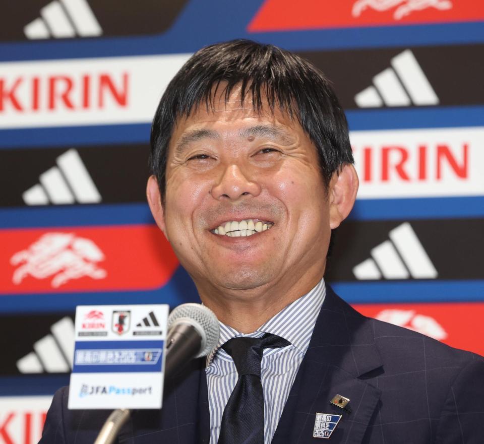 会見で笑顔を見せる森保一監督（撮影・佐々木彰尚）
