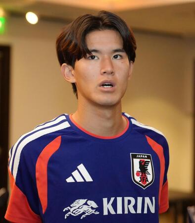 取材を受ける日本代表・後藤啓介＝６月３０日