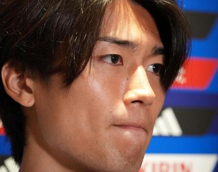 取材を受ける日本代表・中村敬斗