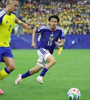 日本対スウェーデン戦で、ボールを追う中村敬斗＝ダラススタジアム（２５日）