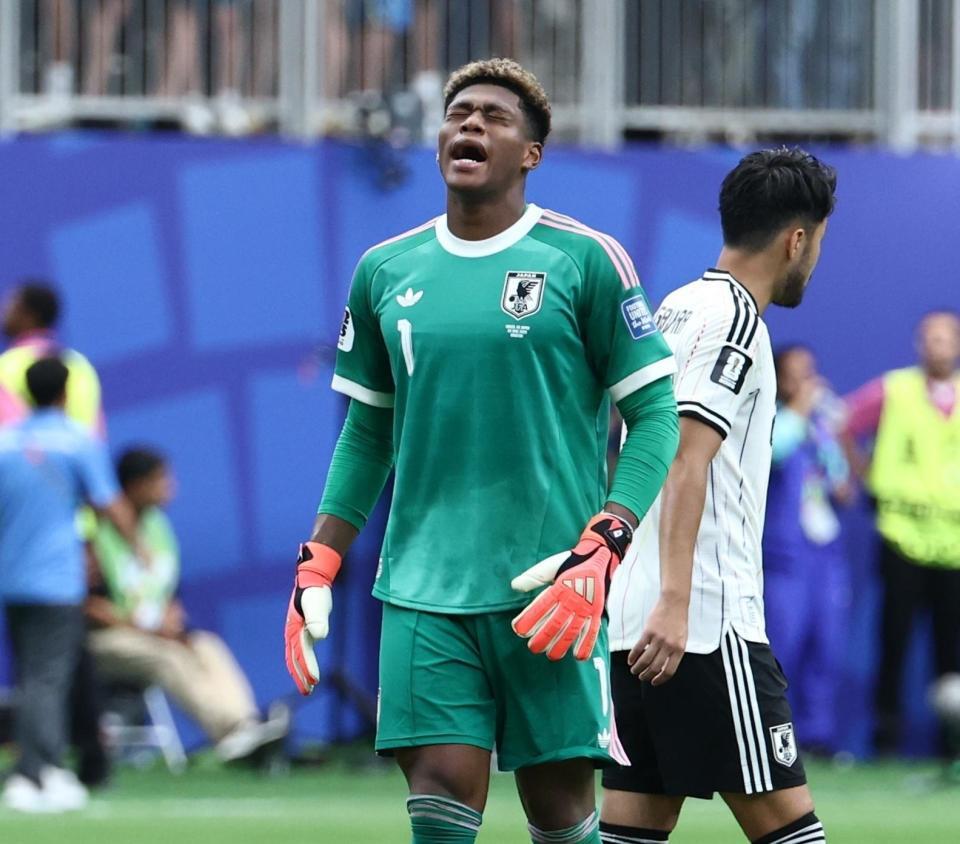 ブラジルに敗れ、悔しがるＧＫ鈴木彩