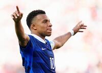 後半、先制ＰＫを決め喜ぶフランスのエムバペ＝フィラデルフィア（共同）