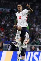 前半、先制ゴールを決め喜ぶイングランドのベリンガム＝メキシコ市（ＦＩＦＡ提供・ゲッティ＝共同）