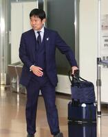 米国から帰国した日本代表・森保一監督＝７月２日