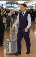 米国から帰国した日本代表・長友佑都＝７月２日