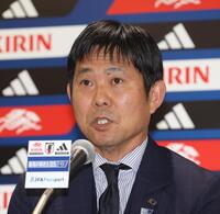 会見をする森保一監督＝２日（撮影・佐々木彰尚）