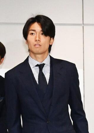 Ｗ杯を終えて帰国した中村敬斗＝２日、成田空港