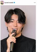 Ｗ杯前のイベントでも中村敬斗のヘアを担当。オサダリュウセイさんのインスタグラム＠ｒｙｕｓｅｉ．ｏｓａｄａ（６月１日付）より