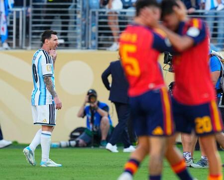 延長の末、スペインに敗れ肩を落とすアルゼンチンのメッシ＝ニューヨーク（共同）