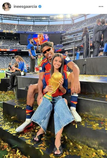スペイン代表19歳新星と交際美女が降臨