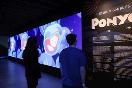 　１２日、米ロサンゼルスのアカデミー映画博物館で報道公開された「崖の上のポニョ」の展示会（共同）