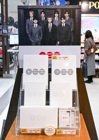 　２０日、韓国ソウルで発売された人気音楽グループＢＴＳのアルバム（共同）