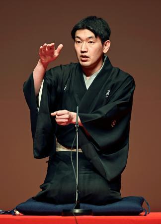 　「公推協杯　全国若手落語家選手権」の第２回予選に参加した柳家小ふねさん＝１０日夜、東京都品川区