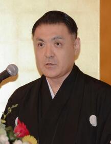 　記者会見する竹本織太夫さん＝１９日午後、大阪市