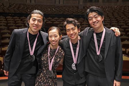 　ミュンヘン国際音楽コンクールの弦楽四重奏部門で３位に入った「カルテット風雅」。左から小西健太郎さん、落合真子さん、松谷壮一郎さん、川邉宗一郎さん＝１２日、ドイツ・ミュンヘン（共同）