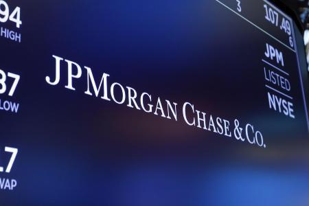 　ＪＰモルガン・チェースのロゴ＝２０１９年、米ニューヨーク証券取引所（ＡＰ＝共同）