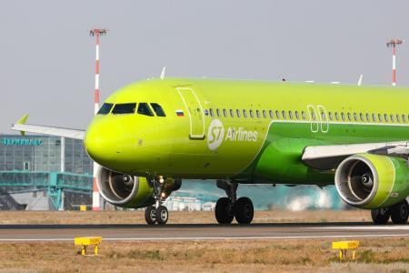 　ロシアの航空会社Ｓ７航空のエアバスＡ３２０＝１０月、ロシア南部ボルゴグラードの空港（タス＝共同）