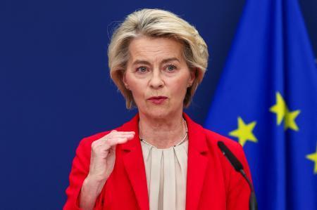 　記者会見でロシアへの新たな制裁を発表する欧州連合（ＥＵ）のフォンデアライエン欧州委員長＝１０日、ブリュッセル（ロイター＝共同）