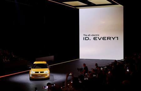 　ドイツ自動車大手フォルクスワーゲン（ＶＷ）の新型ＥＶ＝２０２５年３月、デュッセルドルフ（ロイター＝共同）