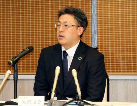 　記者会見するトヨタ労組の鬼頭圭介委員長＝２８日夜、愛知県豊田市