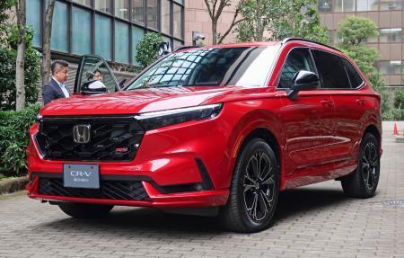　ホンダが発売する新型ＳＵＶ「ＣＲ-Ｖ」＝２６日午前、東京都港区