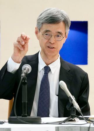 　記者会見する日銀の氷見野良三副総裁＝２日午後、和歌山市