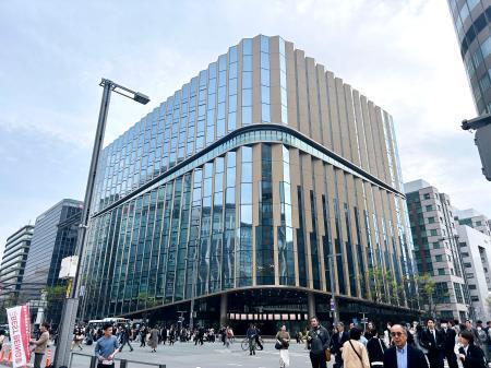 　ＪＲ博多駅前に完成した複合ビル「西日本シティビル」＝３日午後