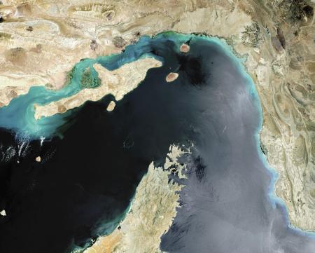 　ホルムズ海峡の衛星写真＝２０１７年５月（ゲッティ＝共同）