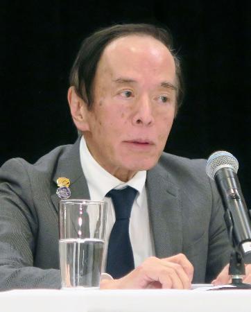 　Ｇ２０財務相・中央銀行総裁会議後、記者会見する日銀の植田総裁＝１６日、米ワシントン（共同）