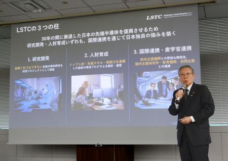 　記者会見するＬＳＴＣの東哲郎理事長＝１７日午後、東京都内