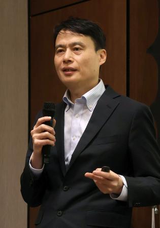 　「テラドローン」の徳重徹社長＝３月３１日、ウクライナ・キーウ