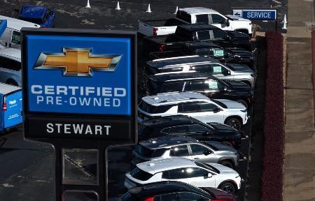 　米カリフォルニア州の販売場に展示されたゼネラル・モーターズ（ＧＭ）の自動車（ゲッティ＝共同）