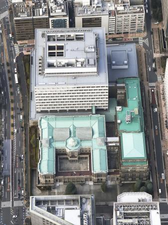 　東京都中央区の日銀本店（共同通信社ヘリから）