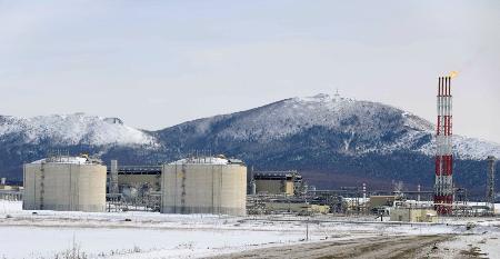 　サハリン２の液化天然ガス（ＬＮＧ）加工施設＝２００９年２月、ロシア・サハリン州（共同）