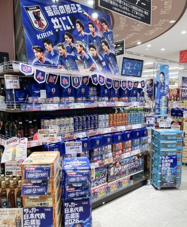 　陳列を強化した広島県内のスーパーのビール売り場＝１日