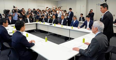 　北陸新幹線敦賀-新大阪延伸ルートを再検討する与党整備委の会合＝１９日午後、国会