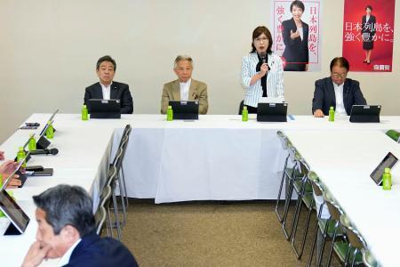 　自民党本部で開かれた、全国の鉄道網の維持、発展を検討するプロジェクトチームの初会合＝２日午前、東京・永田町