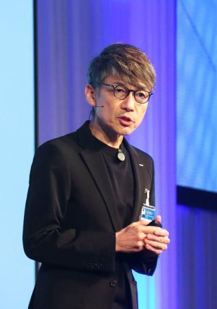 　フィジカルＡＩのイベントで話すＧＭＯインターネットグループの熊谷正寿社長＝１５日午後、東京都内