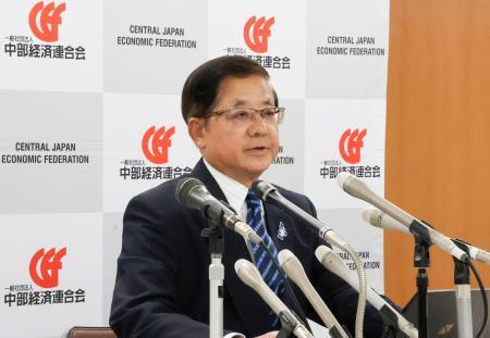 　中部経済連合会会長に就任し、記者会見する柘植康英氏＝５日午後、名古屋市