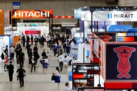 　開幕した最新ＩＴの展示会「ＣＥＡＴＥＣ２０２６」＝１３日午前、千葉市の幕張メッセ