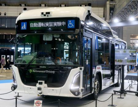 　いすゞ自動車の自動運転システムを搭載したＥＶバス＝１３日、千葉市美浜区