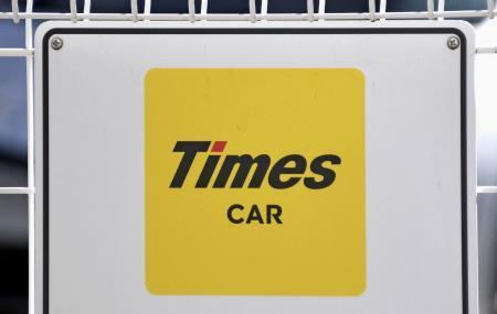 　カーシェアリングサービス「タイムズカー」の看板＝横浜市