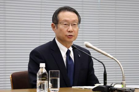 　記者会見する中部電力の安井稔社長＝１６日午後、東京都千代田区