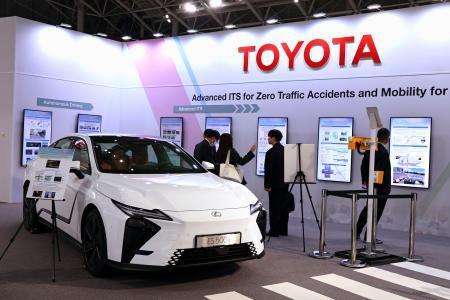 　「ＩＴＳ世界会議」に出展したトヨタ自動車のブース＝２０日、韓国・江陵（共同）